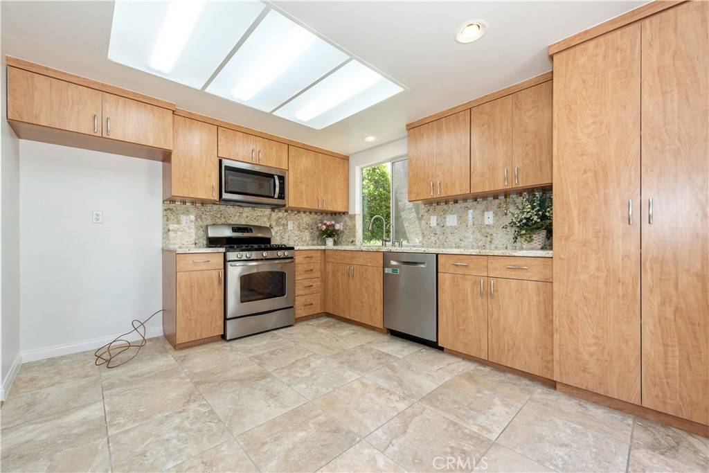 Lake Forest, CA 92610,120 Rue Monet
