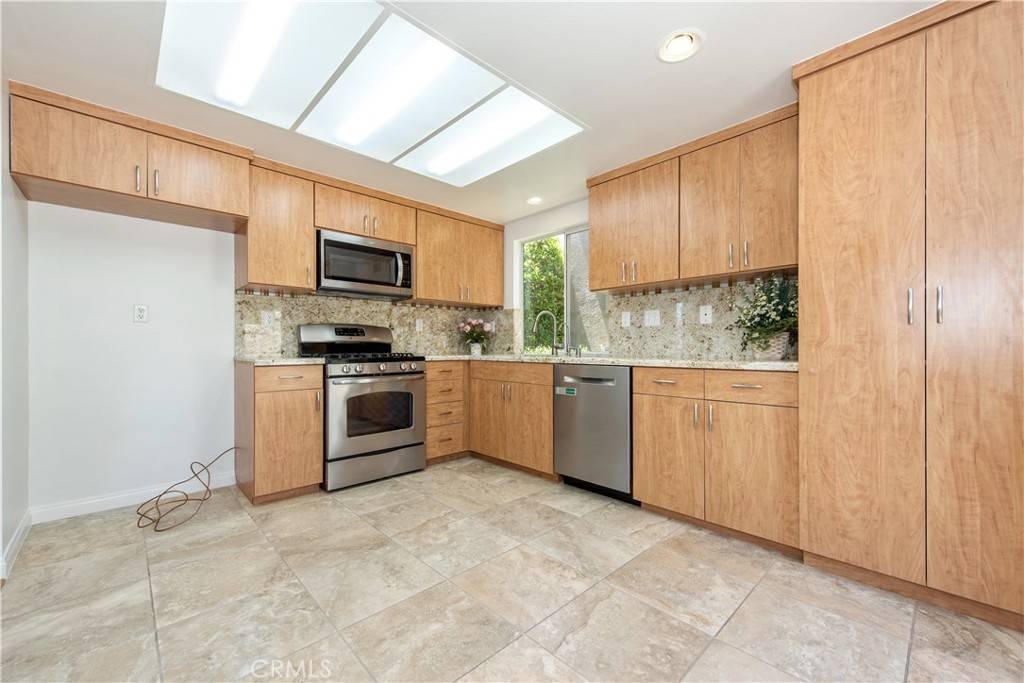 Lake Forest, CA 92610,120 Rue Monet