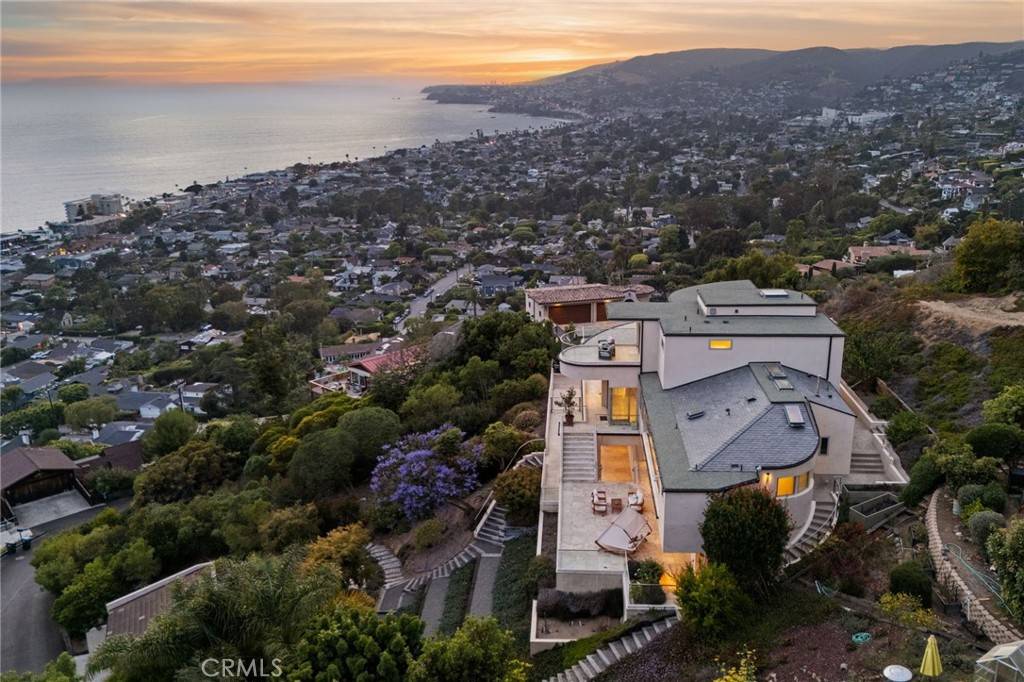 Laguna Beach, CA 92651,900 Gainsborough DR