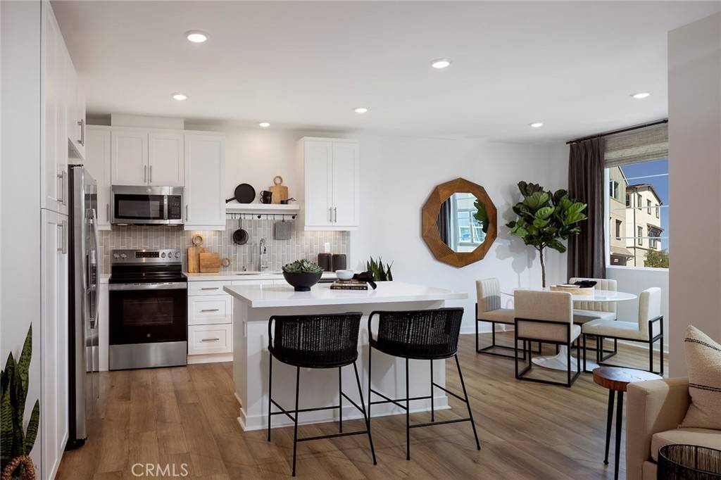 Eastvale, CA 92880,6137 Valentina Way DR #303