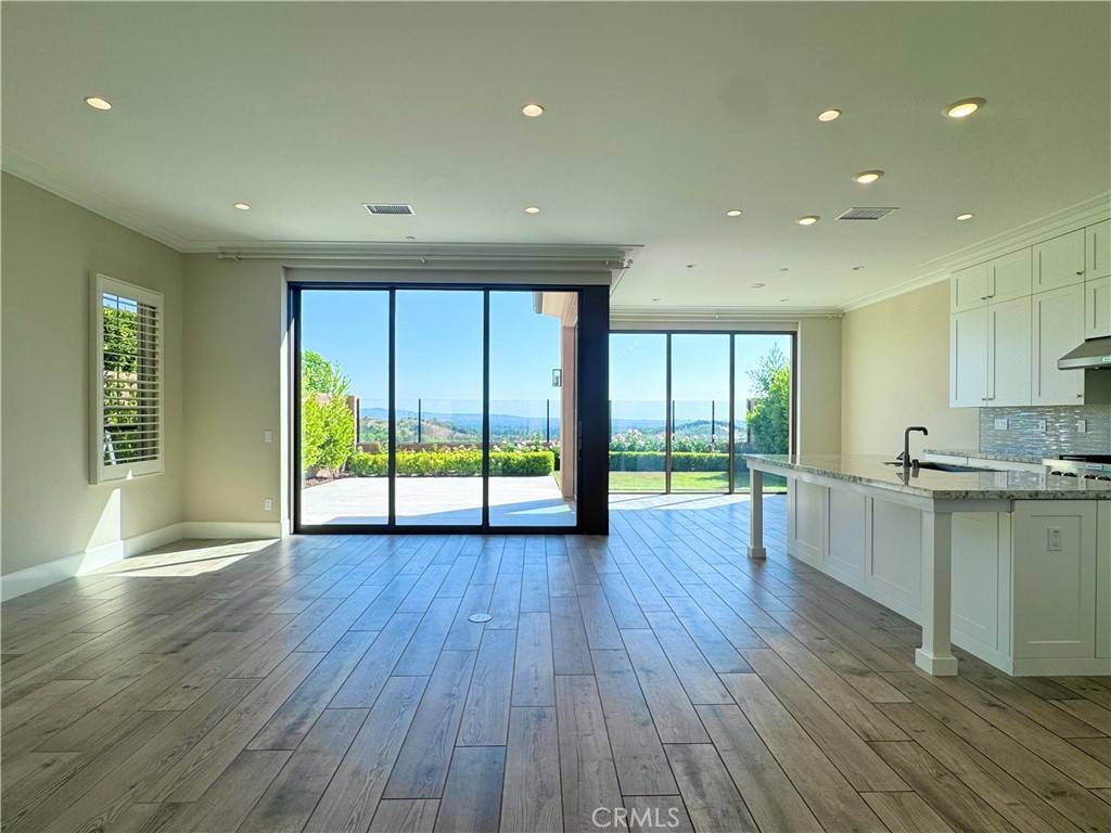 Irvine, CA 92620,110 Statura