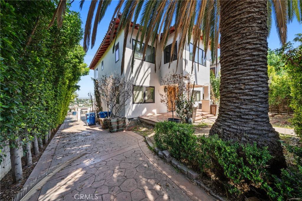 Los Angeles, CA 90026,1409 Laveta