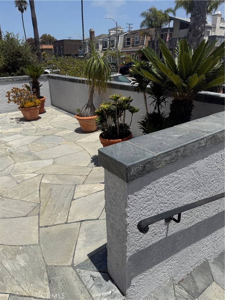 Huntington Beach, CA 92648,305 21st ST