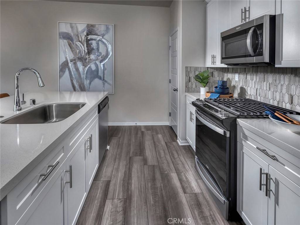 Redlands, CA 92374,2123 Bergamot ST