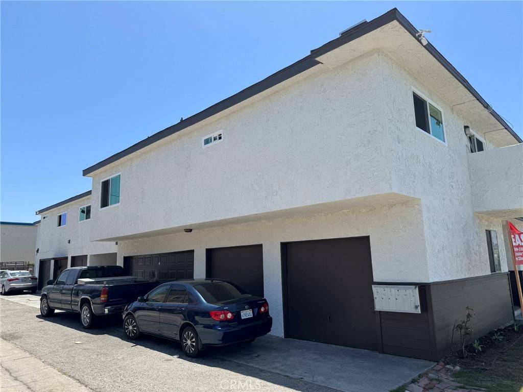 Huntington Beach, CA 92647,17422 Keelson LN