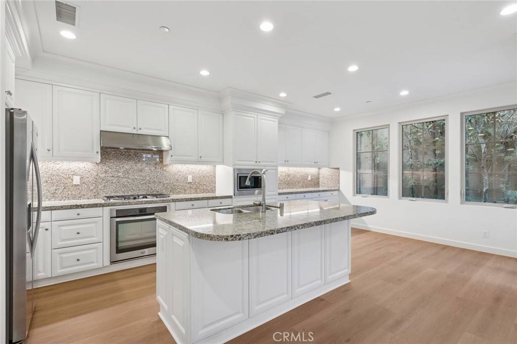 Irvine, CA 92618,88 Borghese