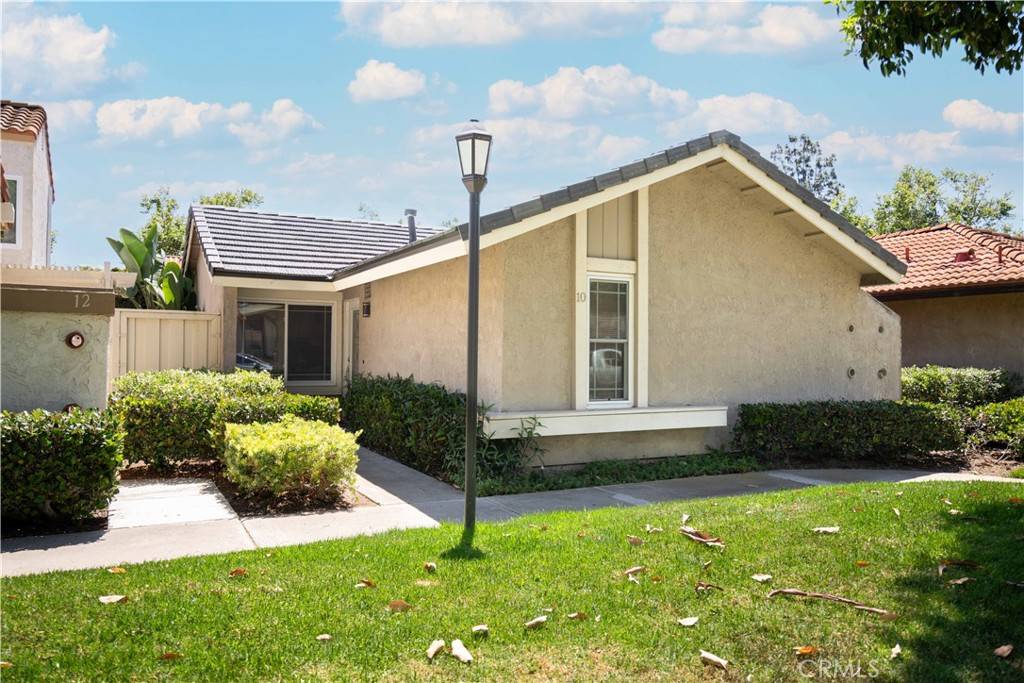 Irvine, CA 92618,10 Windrow
