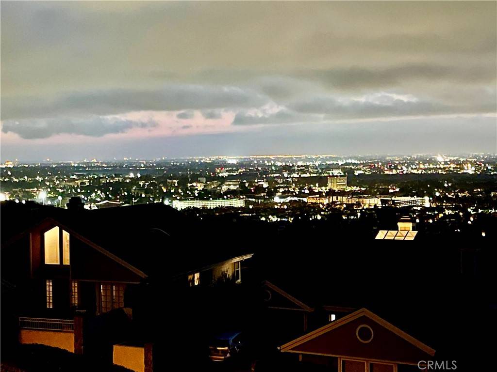 Irvine, CA 92603,6 Saros #68