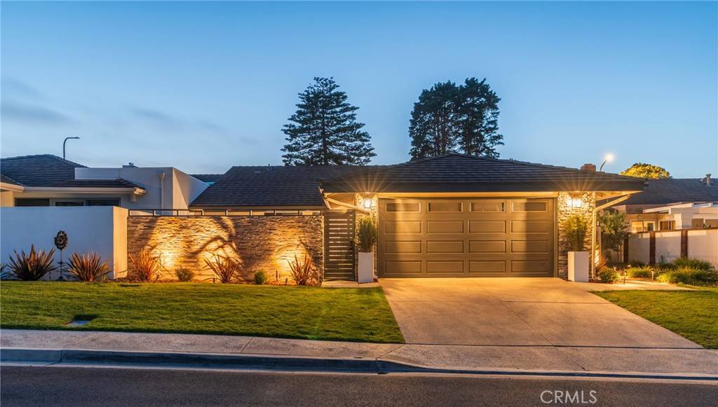 Corona Del Mar, CA 92625,35 Beachcomber DR