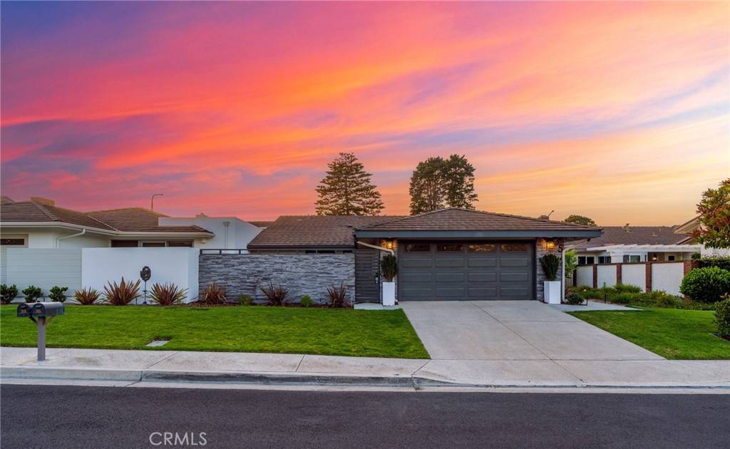Corona Del Mar, CA 92625,35 Beachcomber DR