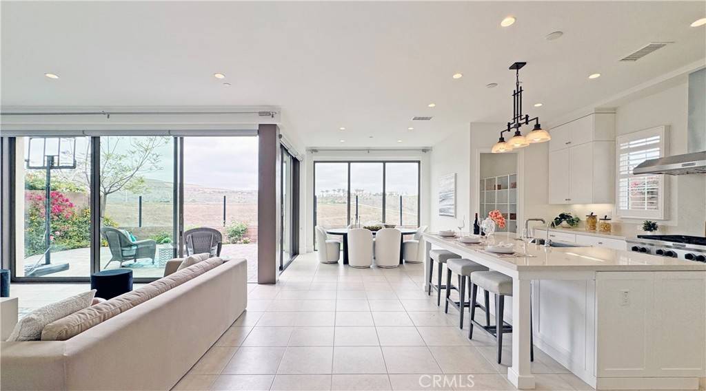 Irvine, CA 92602,236 Oceano