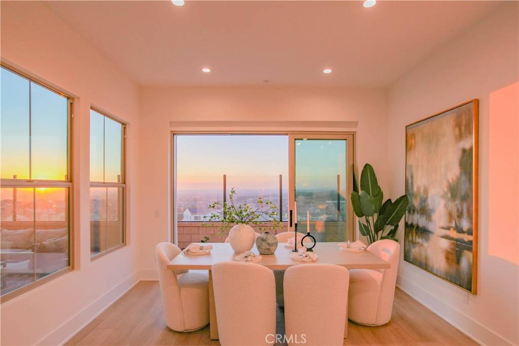 Irvine, CA 92618,137 Oakstone