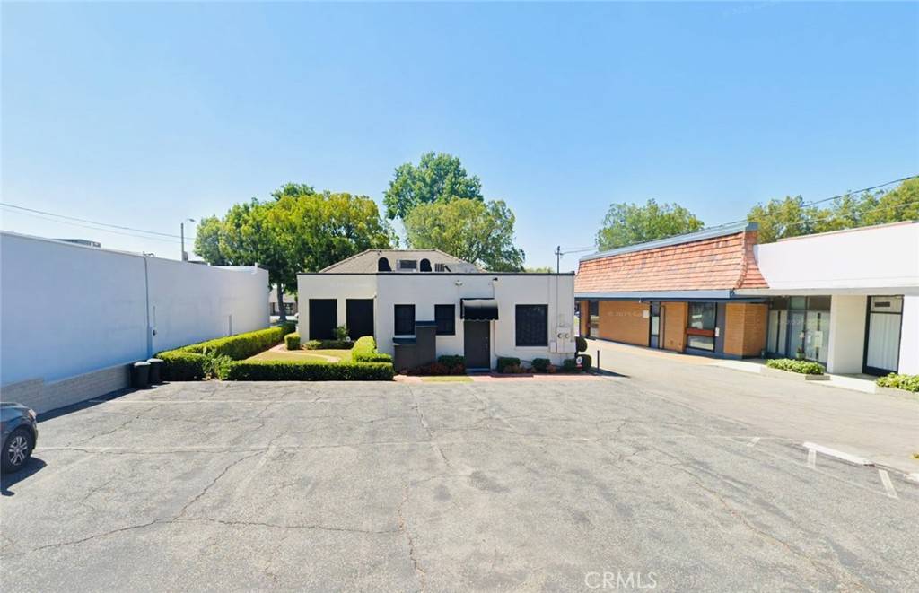 San Marino, CA 91108,2511 Huntington DR