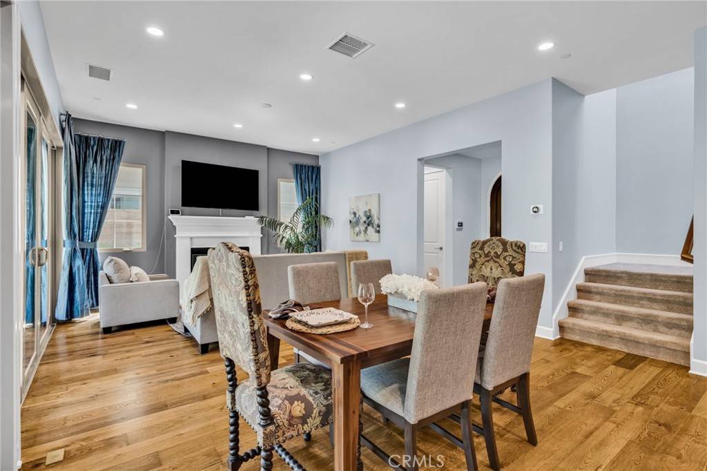 Irvine, CA 92602,66 English Saddle