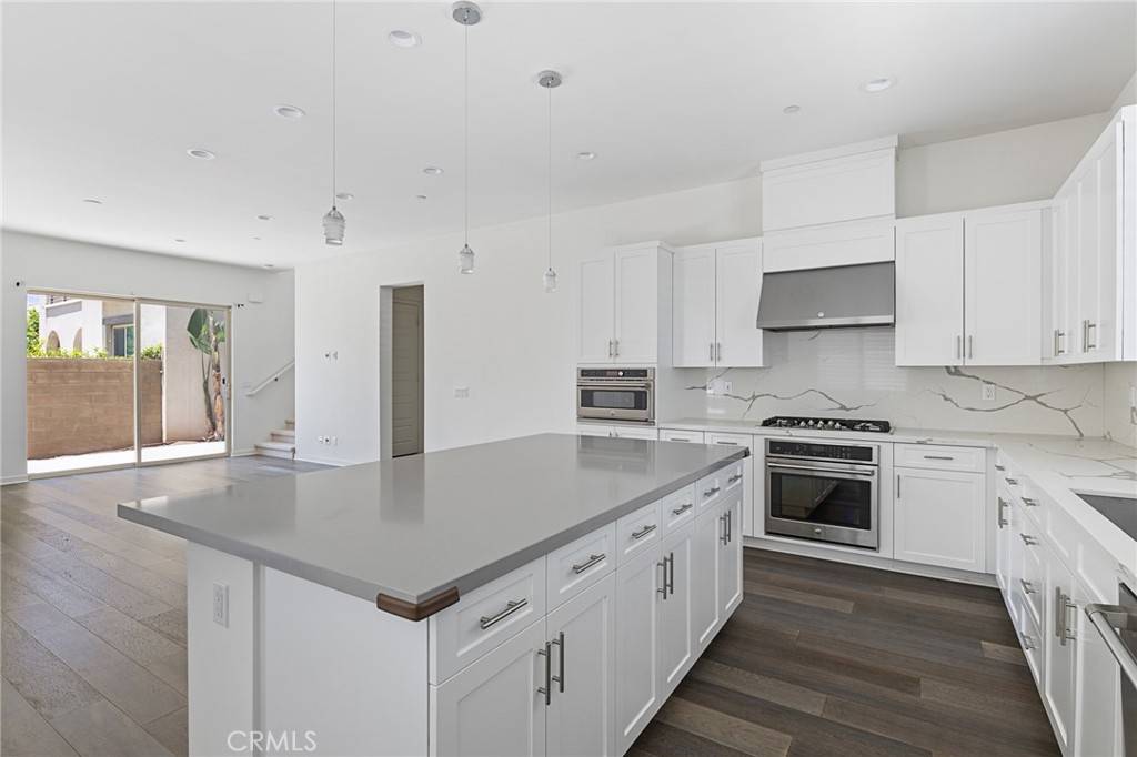 Irvine, CA 92618,107 Menkar