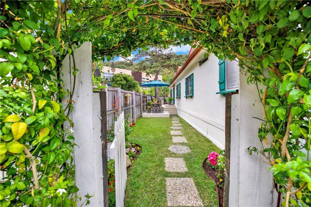 Laguna Beach, CA 92651,30802 Coast #M11