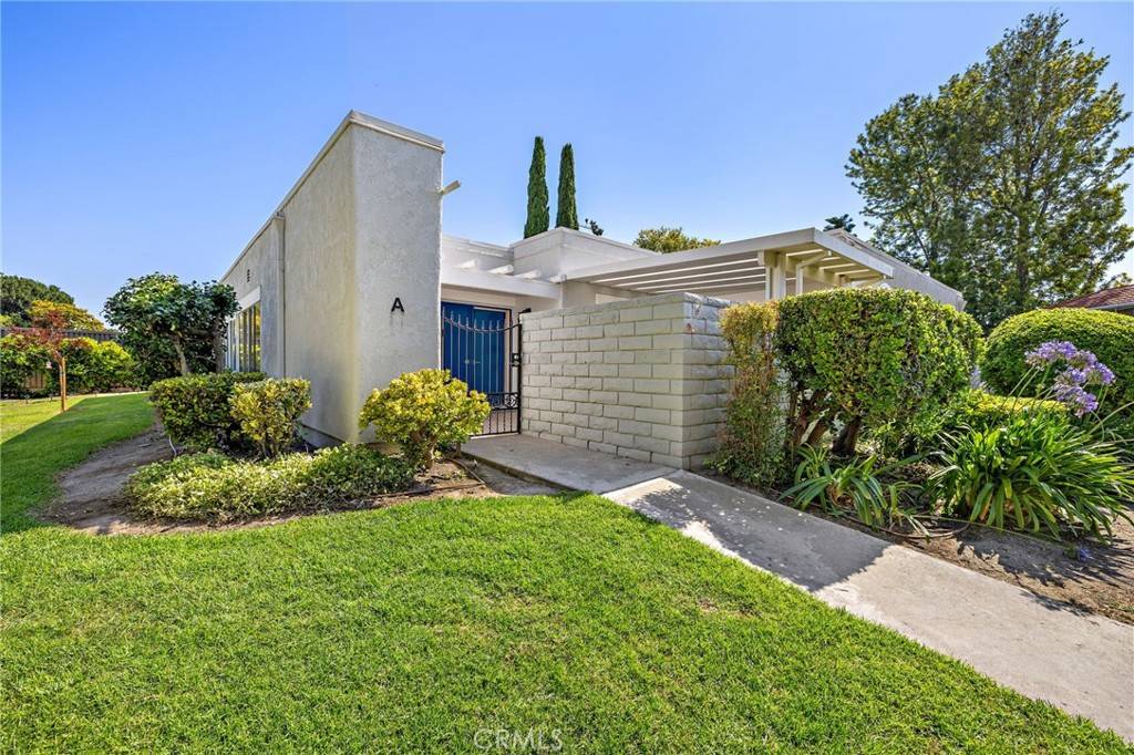 Laguna Woods, CA 92637,2133 Via Puerta #A