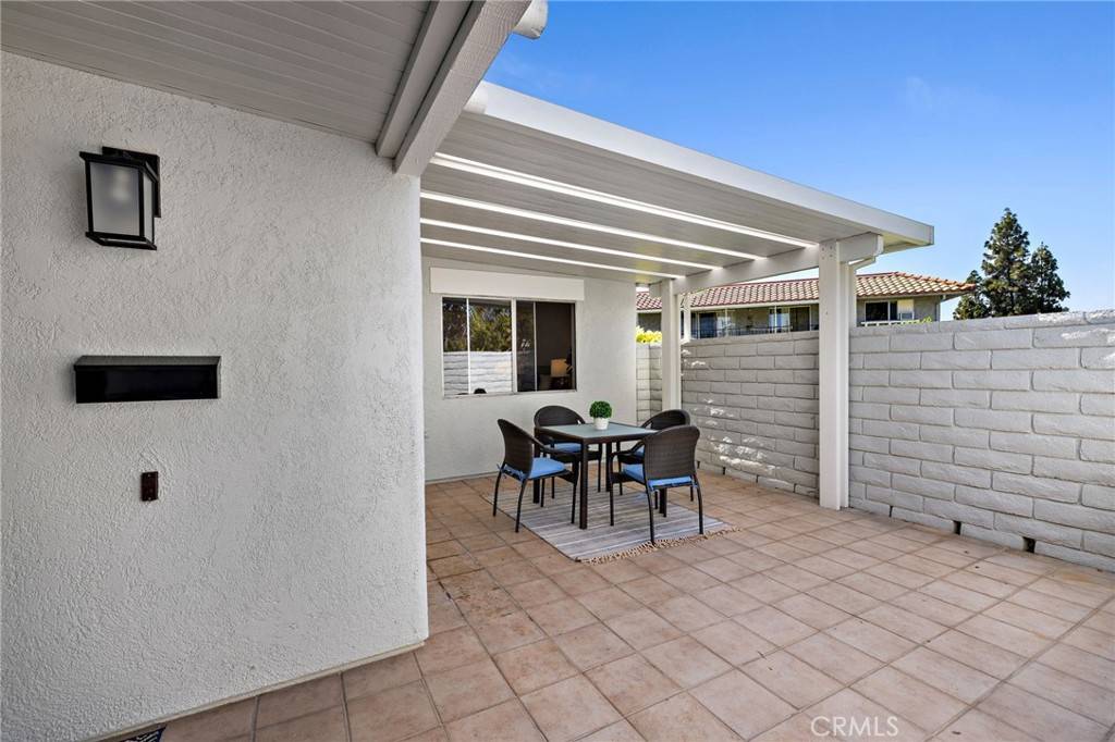 Laguna Woods, CA 92637,2133 Via Puerta #A