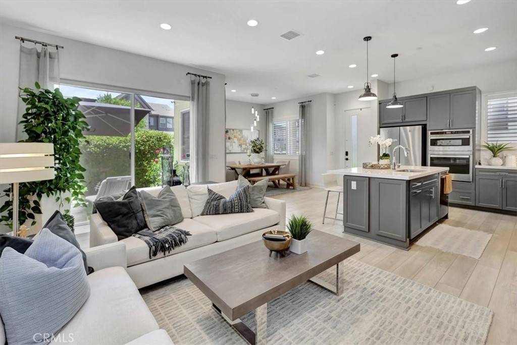 Irvine, CA 92618,347 Baluster