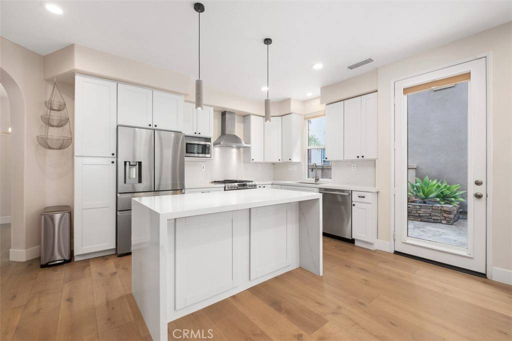 Irvine, CA 92603,218 Tall Oak