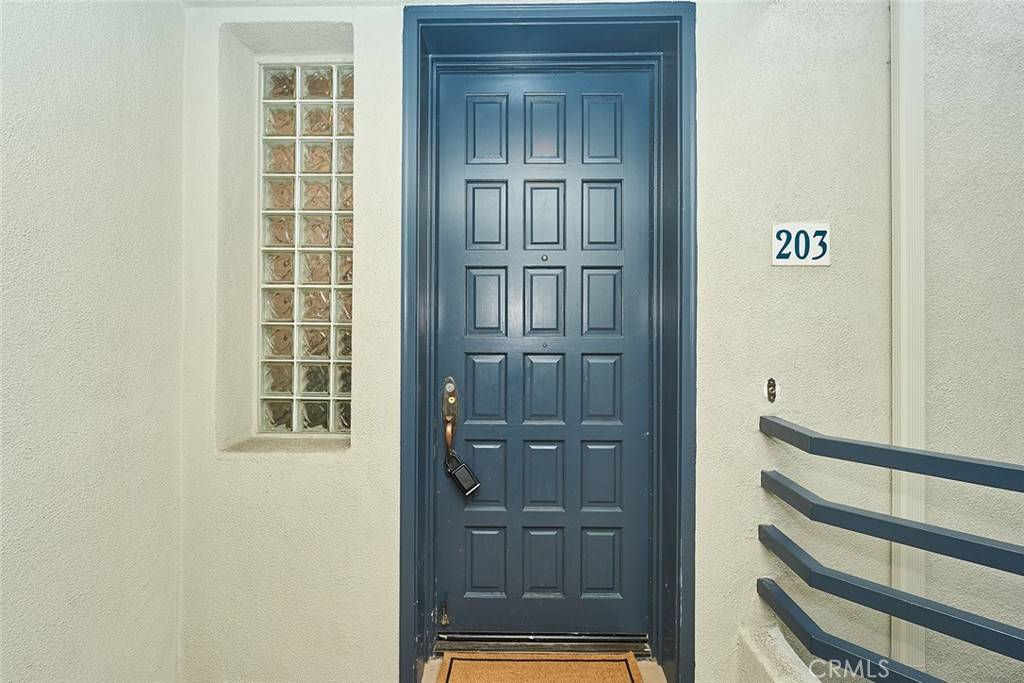 Huntington Beach, CA 92649,4165 Warner AVE #203