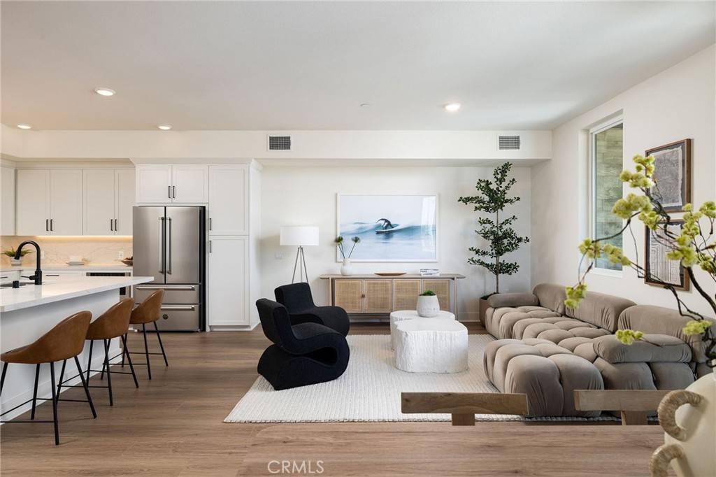 Huntington Beach, CA 92648,414 Main ST #430