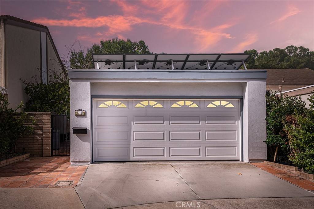 Irvine, CA 92612,75 Willow Tree LN