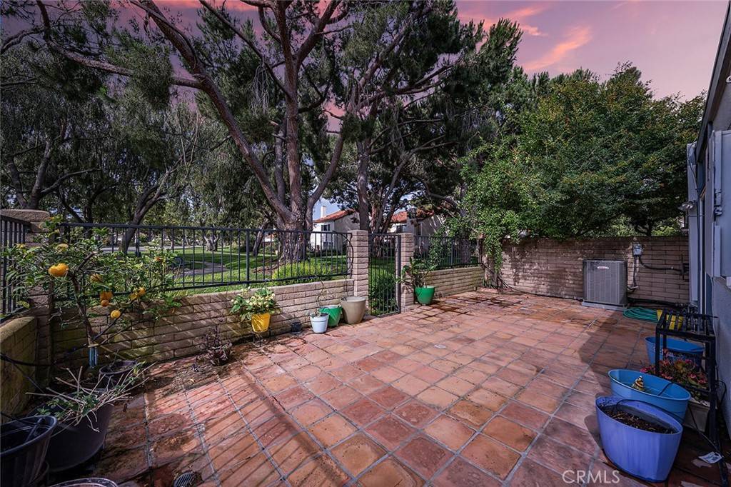 Irvine, CA 92612,75 Willow Tree LN