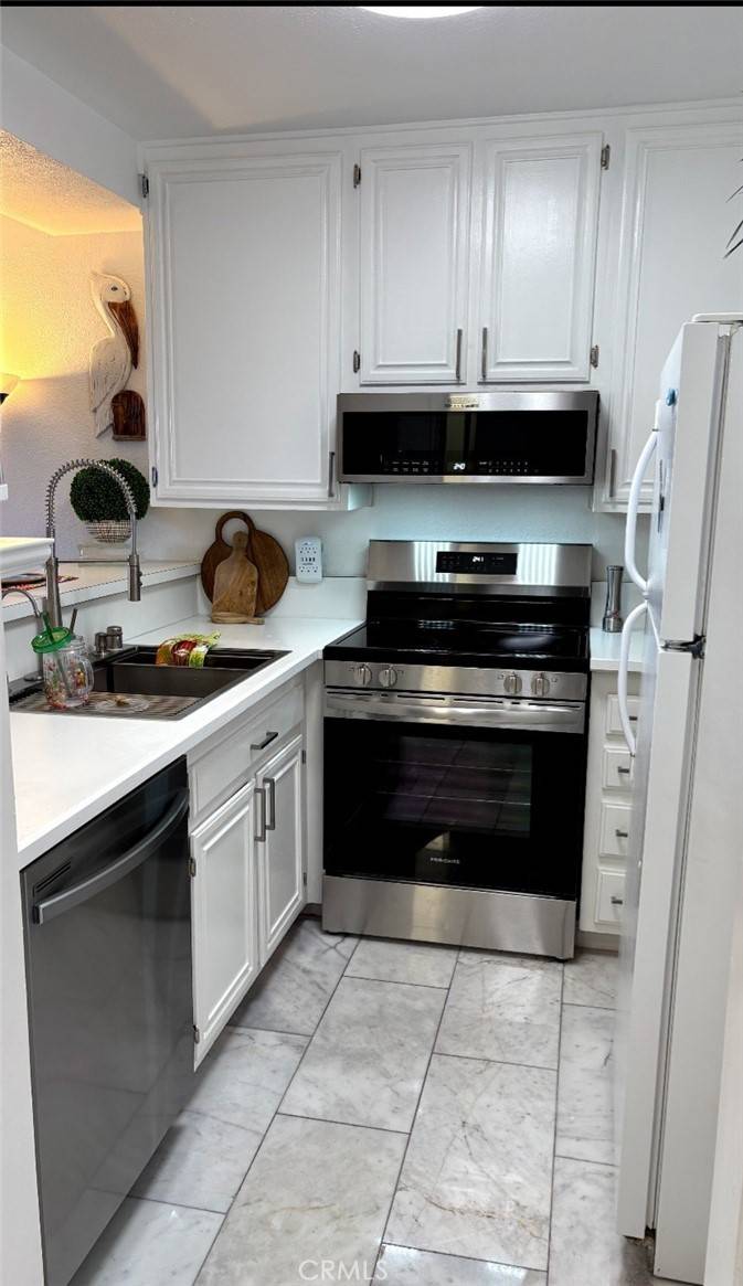 San Diego, CA 92119,6924 Hyde Park DR #106