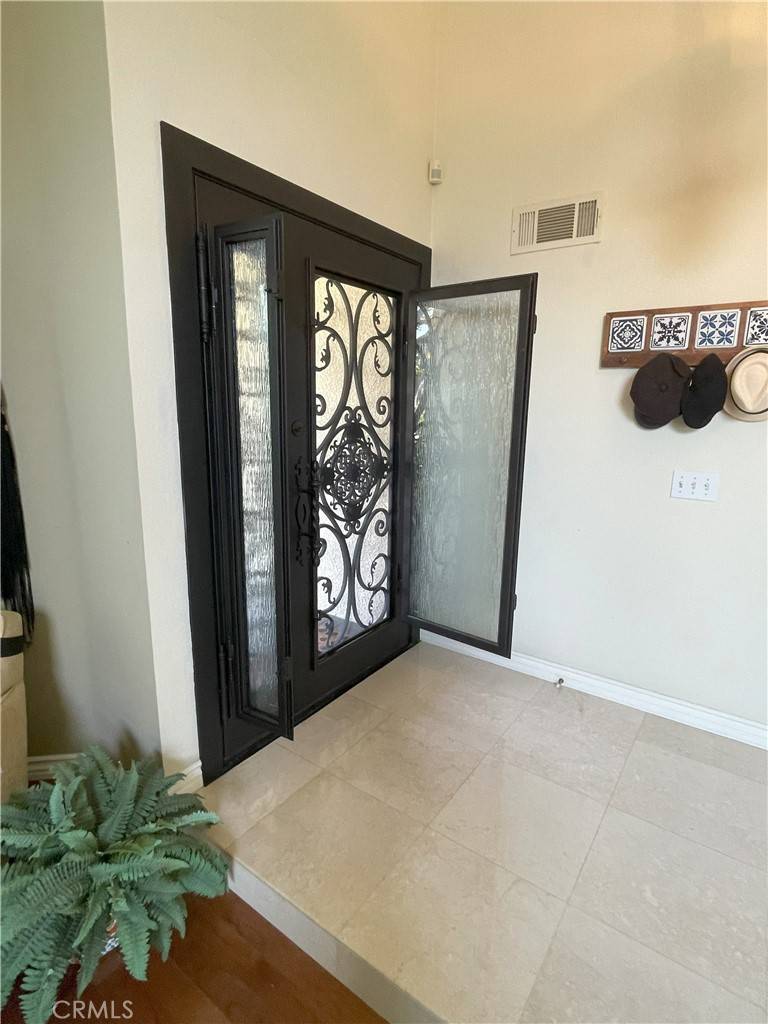 Aliso Viejo, CA 92656,17 Thornbird