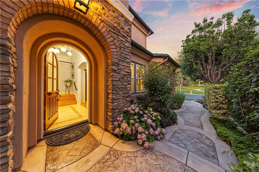 Irvine, CA 92602,9 Atascadero