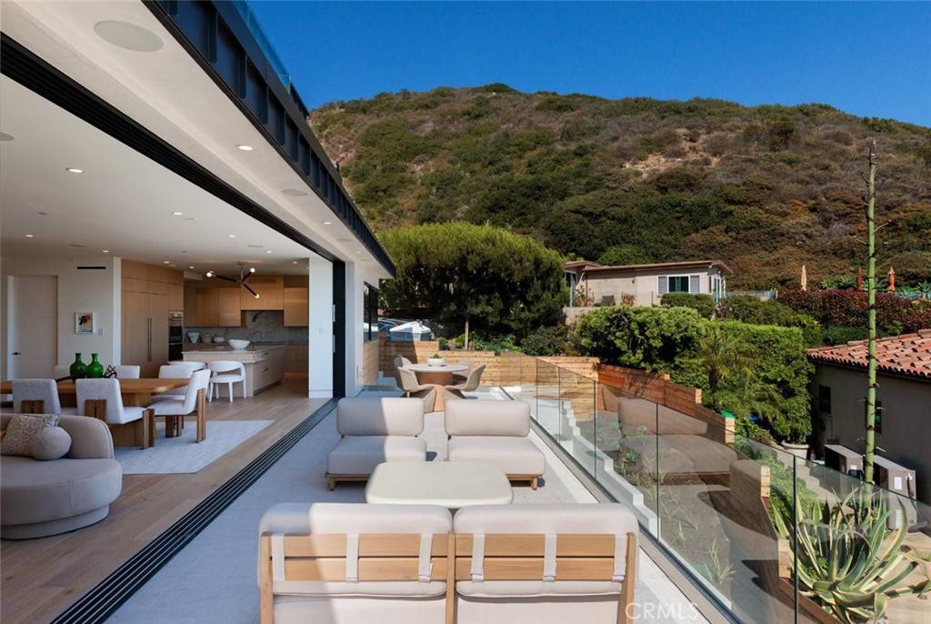 Laguna Beach, CA 92651,1105 Skyline DR
