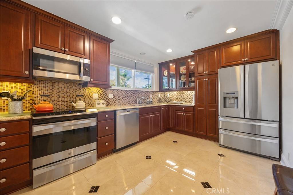 Beverly Hills, CA 90210,9330 Clifton WAY #201/102