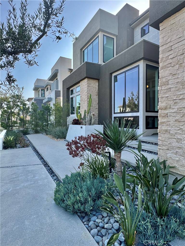 Porter Ranch, CA 91326,20401 W Aberdeen LN