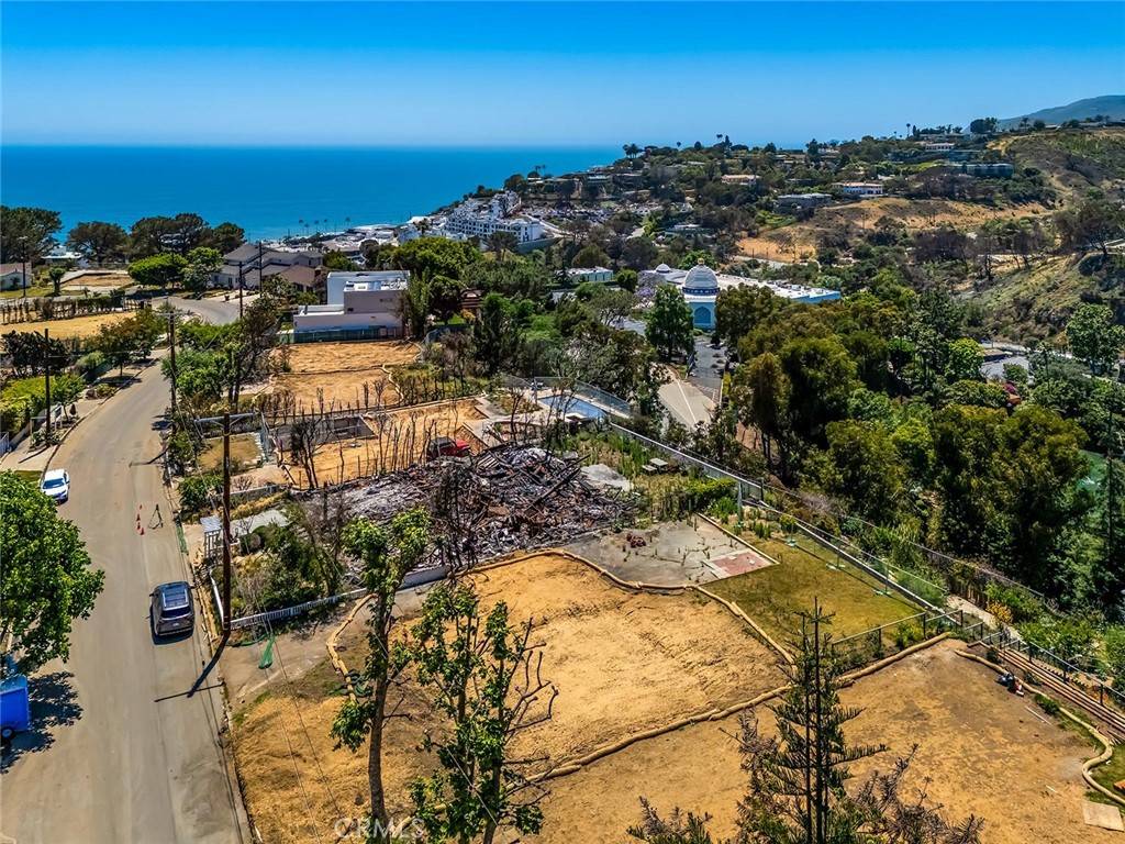 Pacific Palisades, CA 90272,17047 Bollinger DR