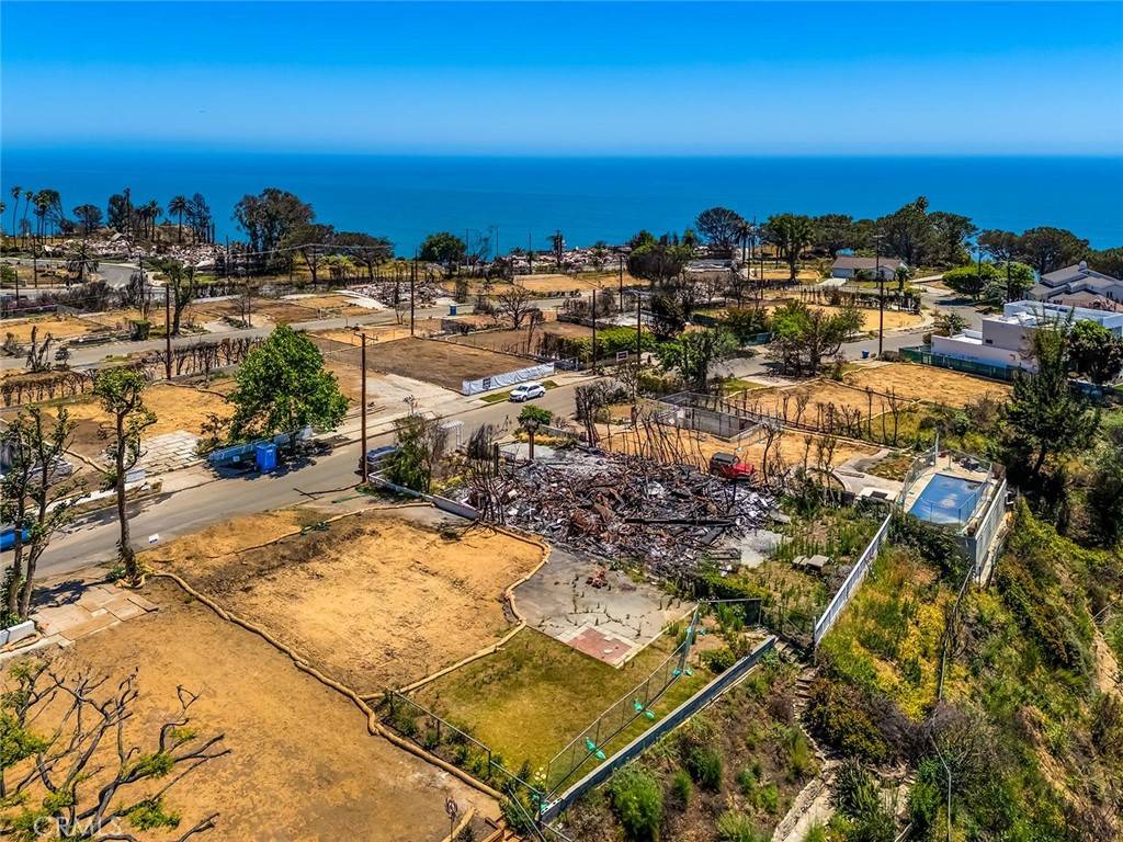 Pacific Palisades, CA 90272,17047 Bollinger DR