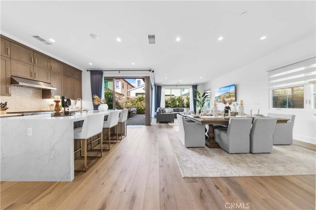 Irvine, CA 92602,137 Statura