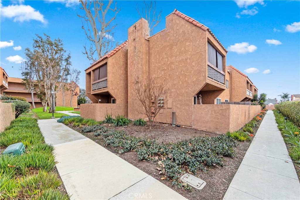 Huntington Beach, CA 92647,6600 Warner AVE #118
