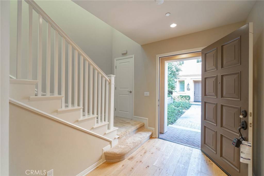 Irvine, CA 92618,62 Brindisi