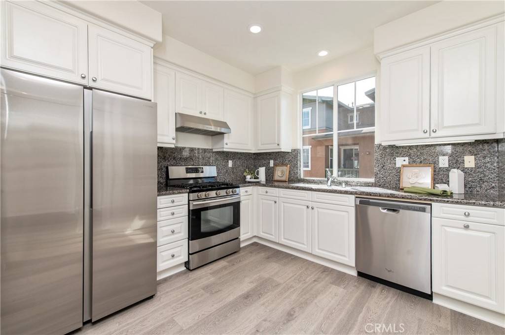 Tustin, CA 92782,357 Flyers LN
