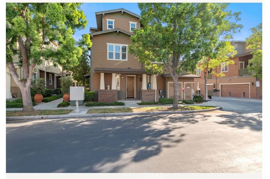 Tustin, CA 92782,357 Flyers LN