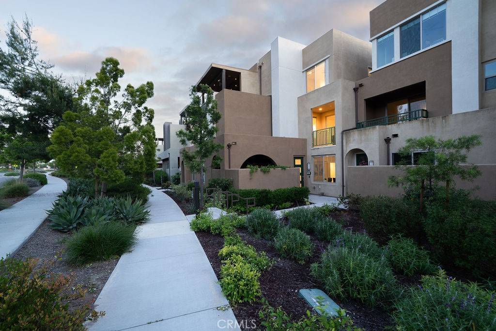 Irvine, CA 92618,122 Cadence