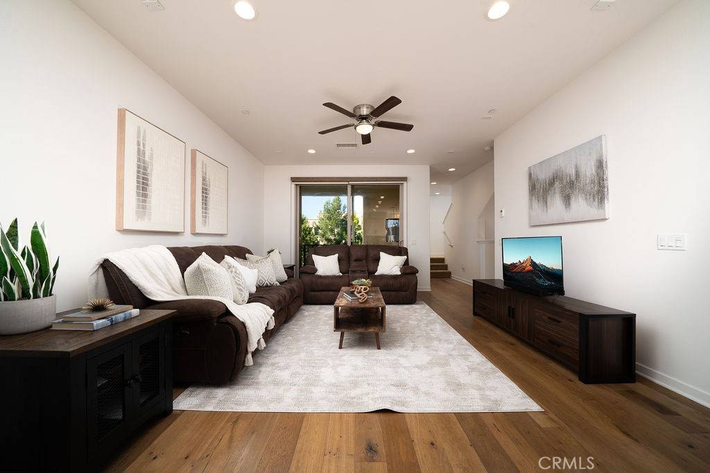 Irvine, CA 92618,122 Cadence