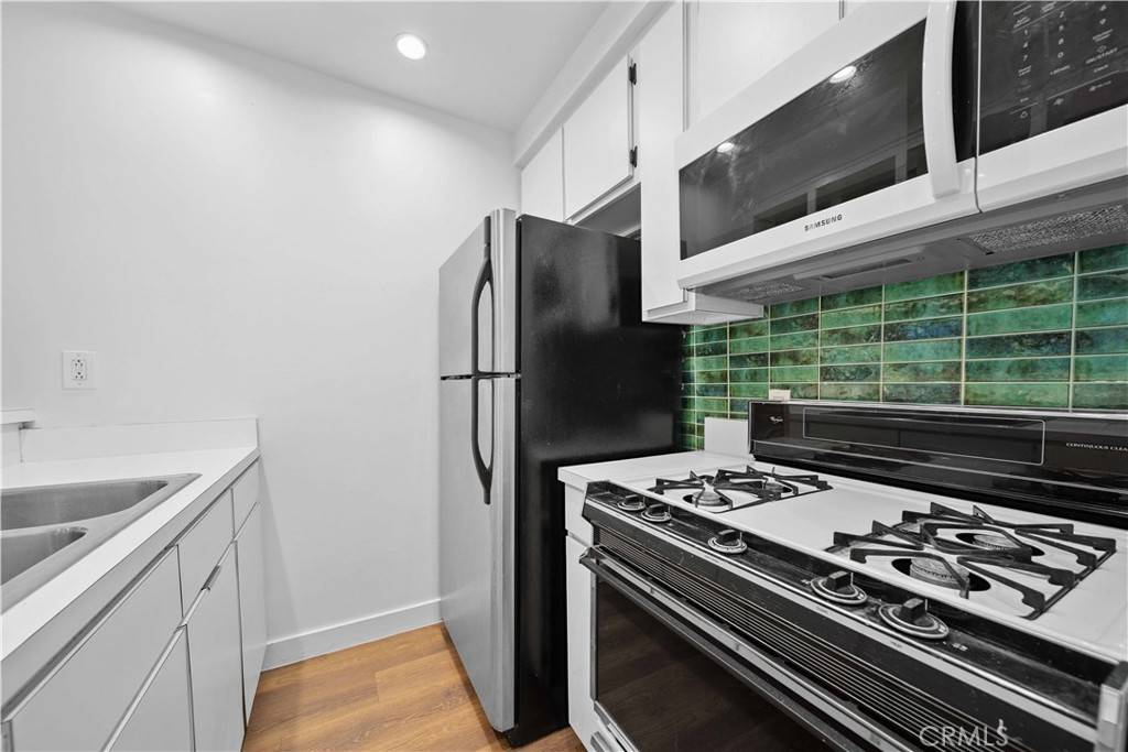 West Hollywood, CA 90069,950 North Kings Road #158
