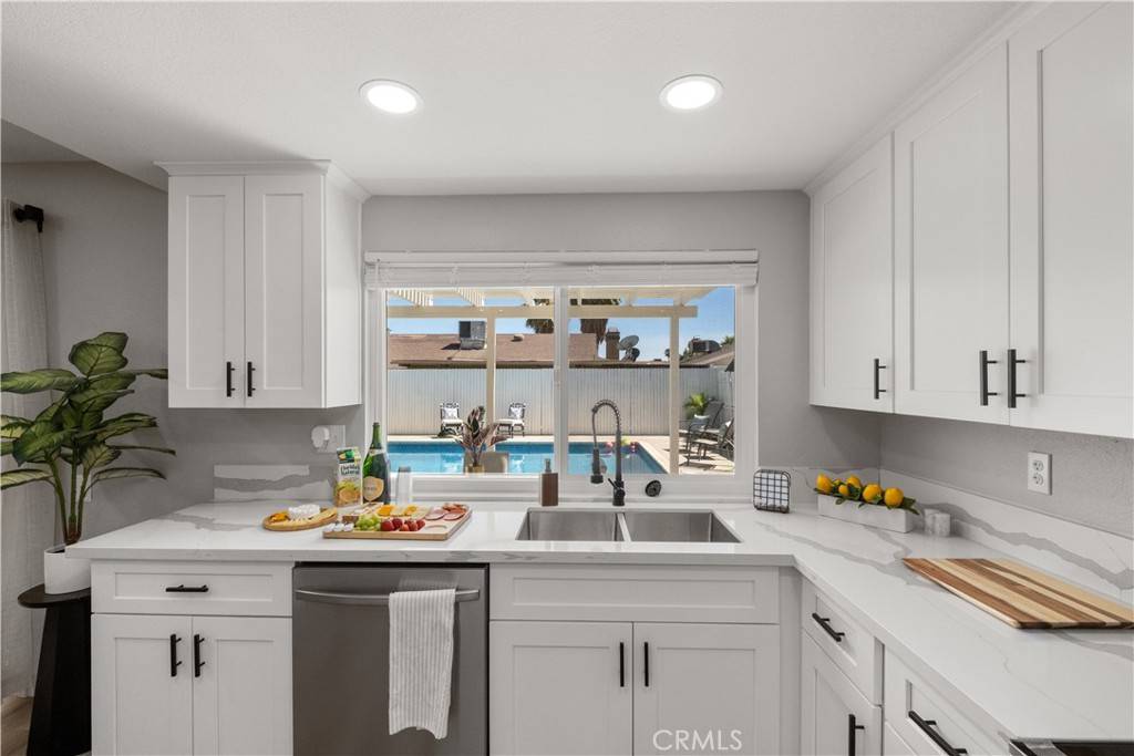 Hemet, CA 92545,2433 Carlsbad CIR