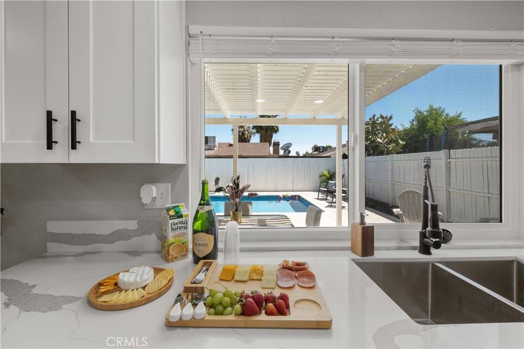 Hemet, CA 92545,2433 Carlsbad CIR