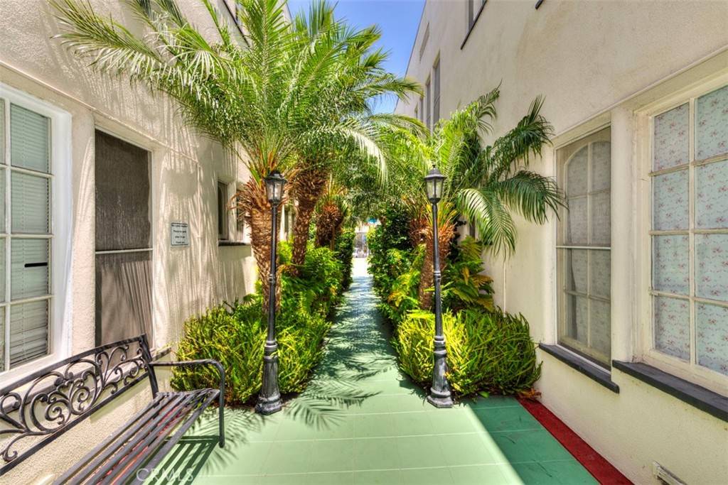 Long Beach, CA 90802,932 E 2nd ST #27