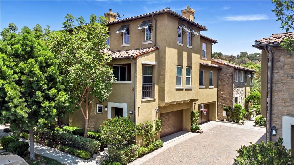 Irvine, CA 92603,221 Lonetree