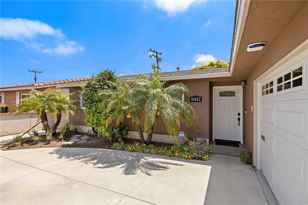 Huntington Beach, CA 92647,16882 Ross LN