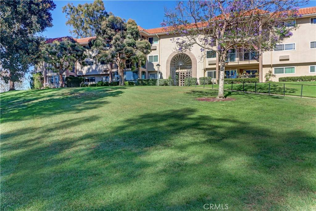 Laguna Woods, CA 92637,5371 Punta Alta #2G